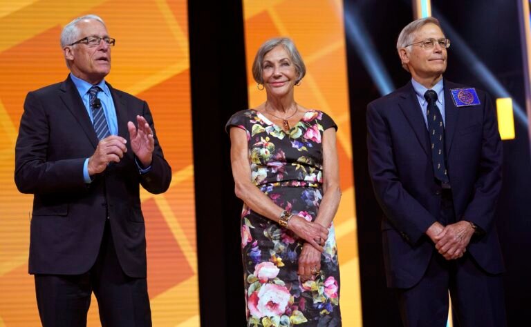 10 Richest Families in the World 2026: Walton Family Leads