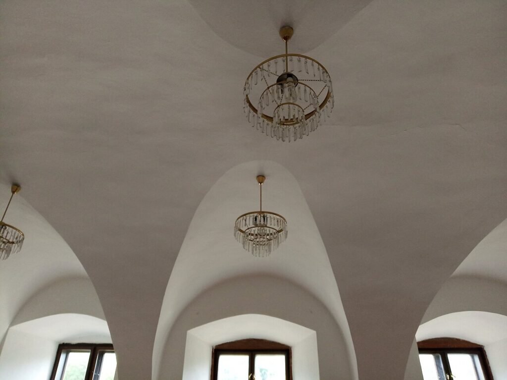 Chandeliers and statement lighting